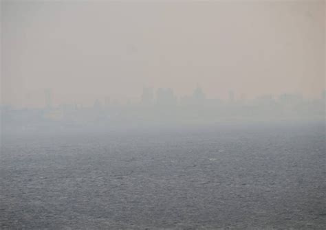 Manaus sufoca pelo terceiro dia consecutivo em meio à fumaça das queimadas