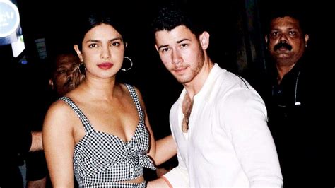 Video Newly Engaged Couple Priyanka Chopra And Nick Jonas Get Cozy In Singapore