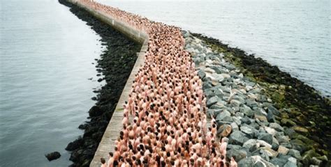 Spencer Tunick Seeking Participants For New Brisbane Nude Installation Australian Photography