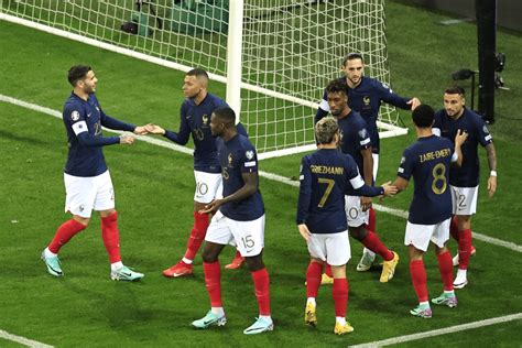 Équipe de France les Bleus s offrent une victoire historique face à