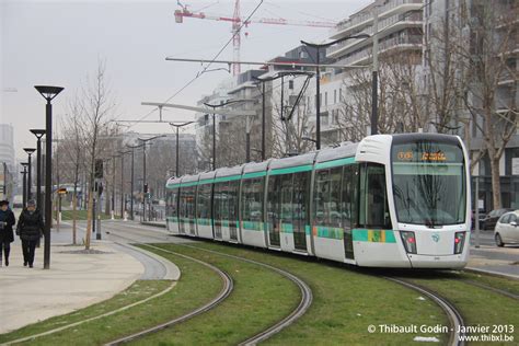 Tram Sur La Ligne T B Ratp Canal Saint Denis Paris Photos