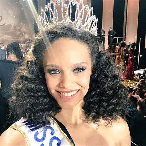 Photo Alicia Aylies Lors De Son Sacre Au Concours Miss France 2017 Le