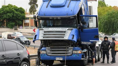 Ins Lito Esta Vez Un Cami N Se Qued Detenido En El Acceso Sur Mdz