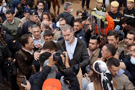 Abuchean Y Lanzan Barro A Los Reyes De Espa A En Valencia Video