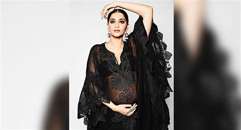 Sonam Kapoor shared pictures flaunting baby bump, see pictures. - Scoop ...