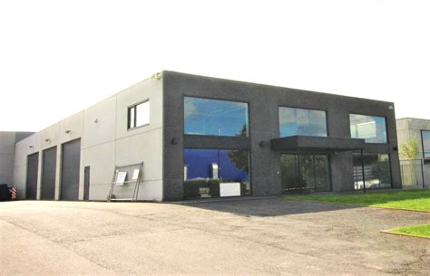 Biz Connect TE HUUR Bedrijfsgebouw Showroom Magazijn Maldegem