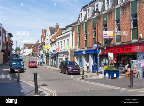 Alton high street hampshire england hi-res stock photography and images - Alamy