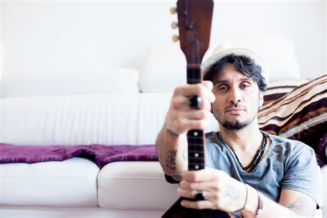 Sono Anni Che Ti Aspetto Di Fabrizio Moro Testo E Significato Del