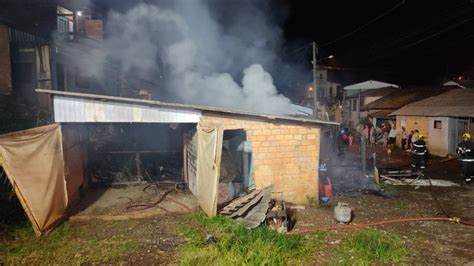 Caco Da Rosa Mais Uma Casa Destru Da Por Inc Ndio Na Vila Cachoeirinha