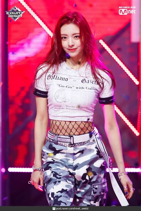 Itzy S Yuna Stuns With Her Tiny Waist And Hourglass Figure Koreaboo