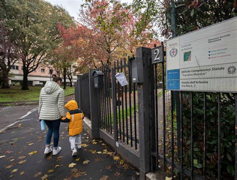 Scuola Dellinfanzia Al Gelo Tremano Cento Bimbi E Protestano Genitori