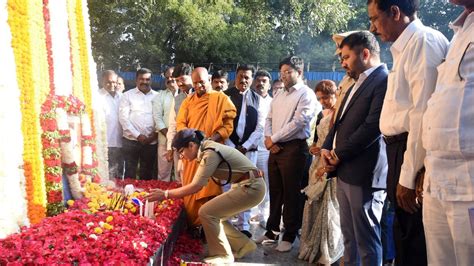 Floral Tributes Paid To Ambedkar On Mahaparinirvan Diwas The Hindu