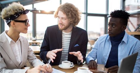 7 Things Socially Intelligent People Never Say At Work According To