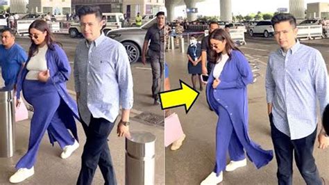 Pregnant Before Marriage Parineeti Chopra Hides Her Baby Bump With Her