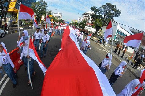 Kirab Merah Putih 1 001 Meter Peringati Hari Pahlawan Di Kota Semarang