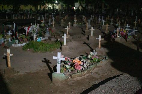 Mendoza Fue A Buscar Una Pelota Al Cementerio Y Nunca Sali