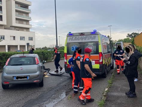 Eboli Incidente In Via Luigi Sturzo Giovane Trasportata D Urgenza In