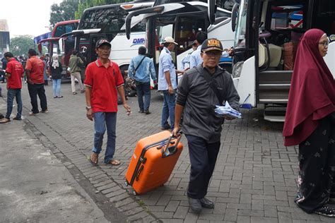 Yang Balik Lebih Banyak Dari Yang Mudik Ada Indikasi Aliran Urbanisasi