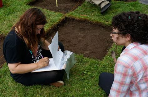 Public Archaeology: Field School | Hofstra University