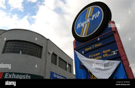 Kwik Fit Sign Hi Res Stock Photography And Images Alamy