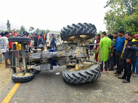 महोत्तरीमा ट्याक्टर दुर्घटना एक जनाको मृत्यु २४ घाइते