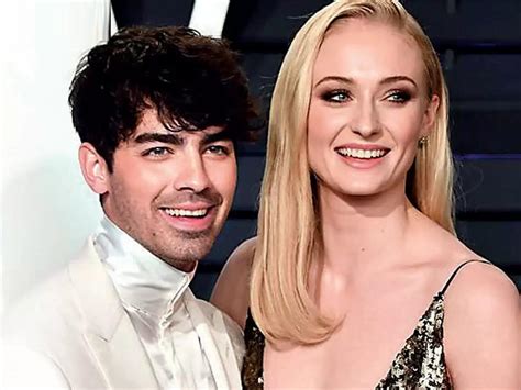 Joe Jonas Gushes Over Wife Sophie Turner