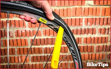 How To Change A Bike Tire In 5 Easy Steps [With Video Guide]