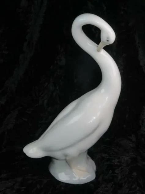 Collectable Nao Lladro Daisa Spain Porcelain Figurine Long Necked Goose