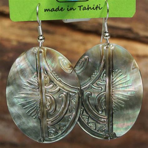 Boucles D Oreilles Ovales En Nacre De Tahiti Sign Wo Ta Prokop