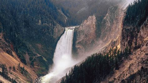 7 Waterfalls in Yellowstone for an Awe-Inspiring Visit