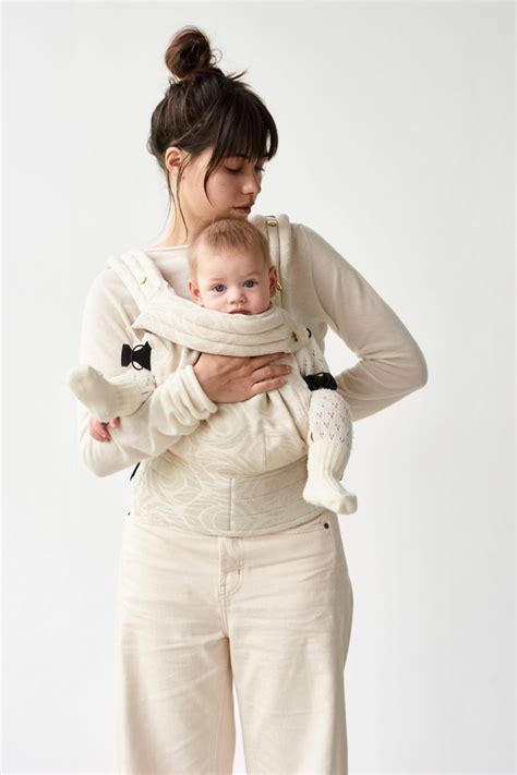 Front Carry Facing Out | Image Instructions | ARTIPOPPE