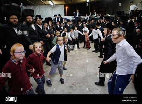 Jerusalem 27th Sep 2018 Ultra Orthodox Jews Dance As They Mark The