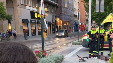 Herido el conductor de un patinete al sufrir un golpe con el tranvía de