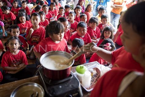 Wisata Perah Susu Sapi Antara Foto