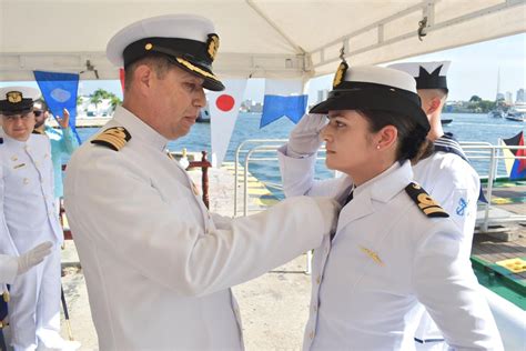 Una Mujer Asume Por Primera Vez El Comando Del Buque Arc Isla