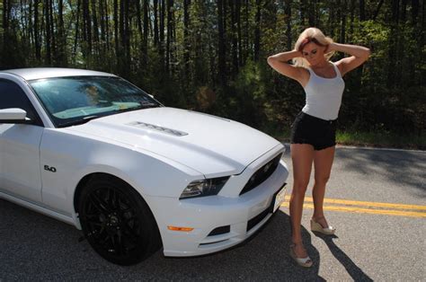 68 Ford Mustang Wallpaper With Girls