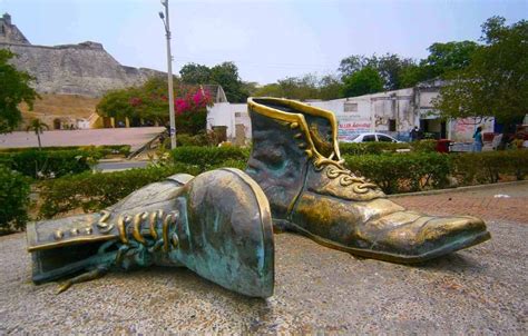 Monumento A Los Zapatos Viejos De Cartagena De Indias El Rincón