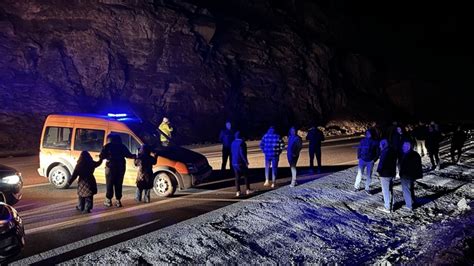 Artvin Hopa kara yolu heyelan nedeniyle ulaşıma kapandı Hürsöz