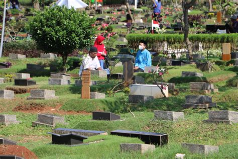 Infopublik Tradisi Ziarah Makam Menjelang Ramadan