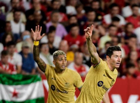 Lewandowski on target again as Barcelona sinks Sevilla | Inquirer Sports