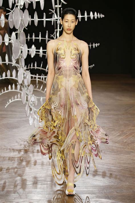 Iris Van Herpen Couture Fashion Show Collection Fall Winter