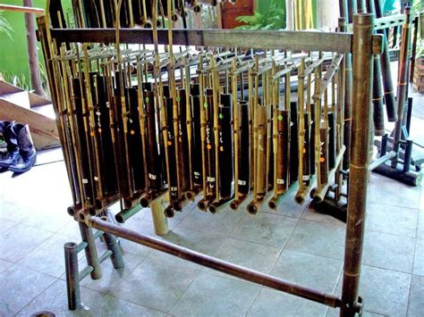 Mengenal Angklung Warisan Musik Tradisional Asli Sunda Wijaya Kusumah Guru Blogger Indonesia