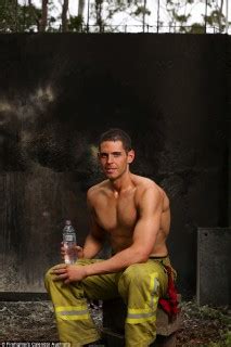 Il Calendario Hot Dei Pompieri Che Scaldano L Atmosfera Ecco Le