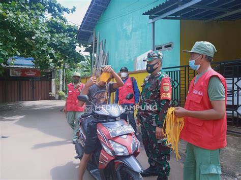 Babinsa Koramil Kedaton Berikan Imbauan Prokes Di Wilayah Binaan