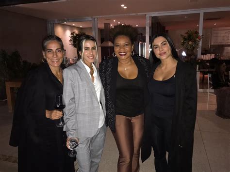 Cantora Margareth Menezes Recebida Pela Atriz Gl Ria Pires Em