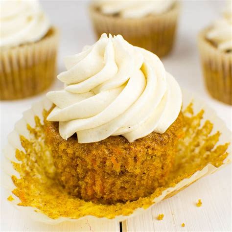 Karotten Cupcakes Mit Cashew Kokos Creme Rezept Cupcakes Kuchen