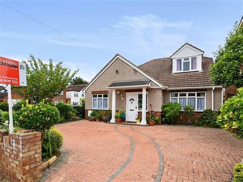 5 Bed Detached House For Sale In Ashford Crescent Ashford Tw15 £