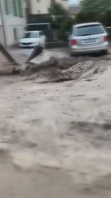 Car flash flood | viral Video | Flooding Today | Weather and climate ...