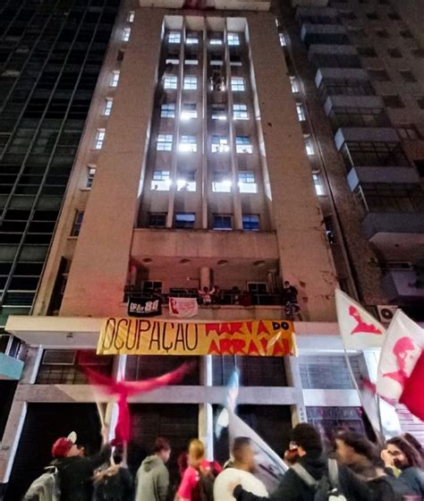 Movimento Social Ocupa Pr Dio Vazio No Centro De Belo Horizonte