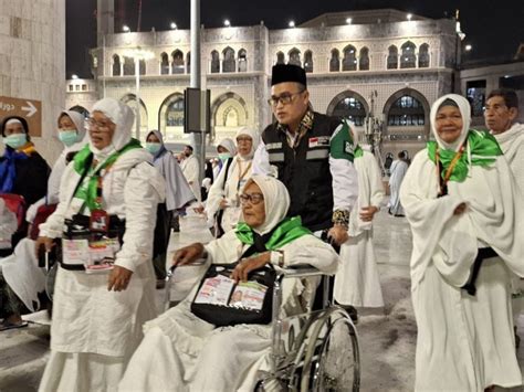 Bertemu Jemaah Terpisah Rombongan Di Masjidil Haram Yuk Bantu